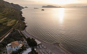 Four Seasons Hydra Luxury Suites